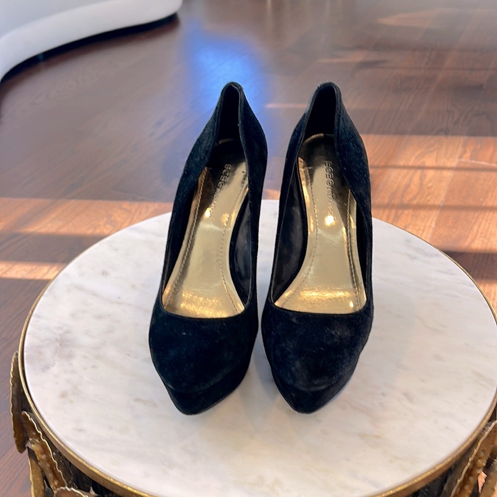 BCBG black shoes BCBG  gently used ,black shoes. . baize 7:5